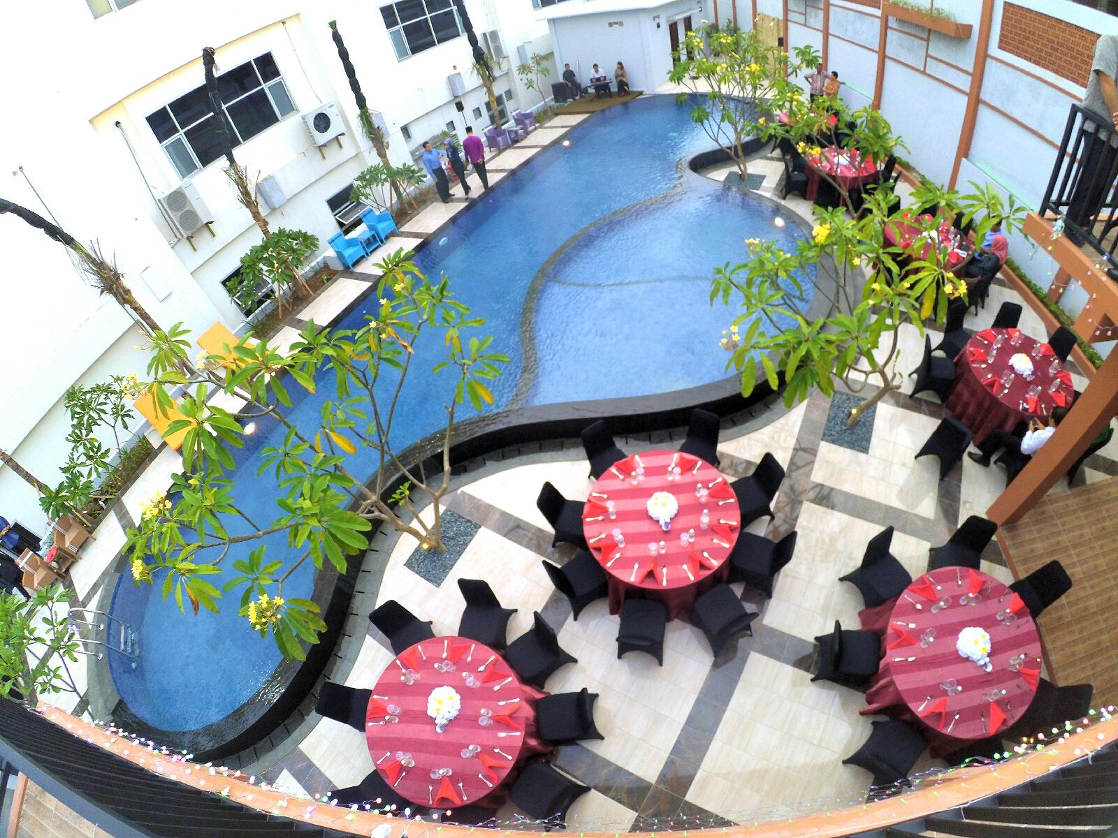 Truntum Padang Hotel Buitenkant foto